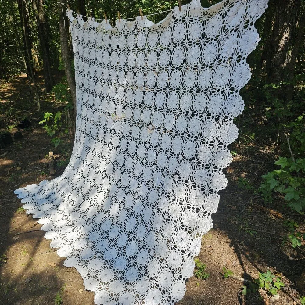 Vintage Handmade Ecru Doily Crochet Large Tablecloth/Bedspread – 80x88